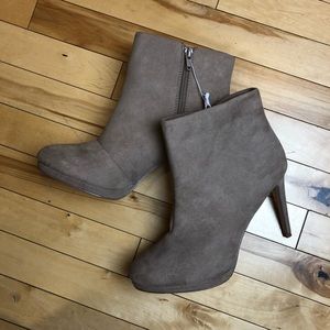 FOREVER 21 TOUPEE BOOTIES - SIZE 8